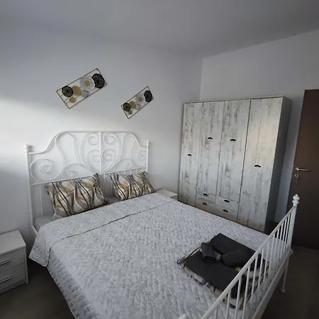 Apartment Paradise -nola 1 *